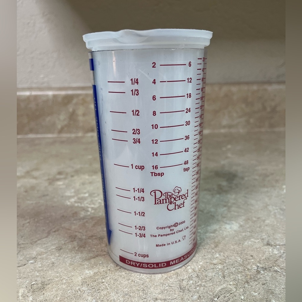 The Pampered Chef Clear Measuring Cup with Red and Blue Markings